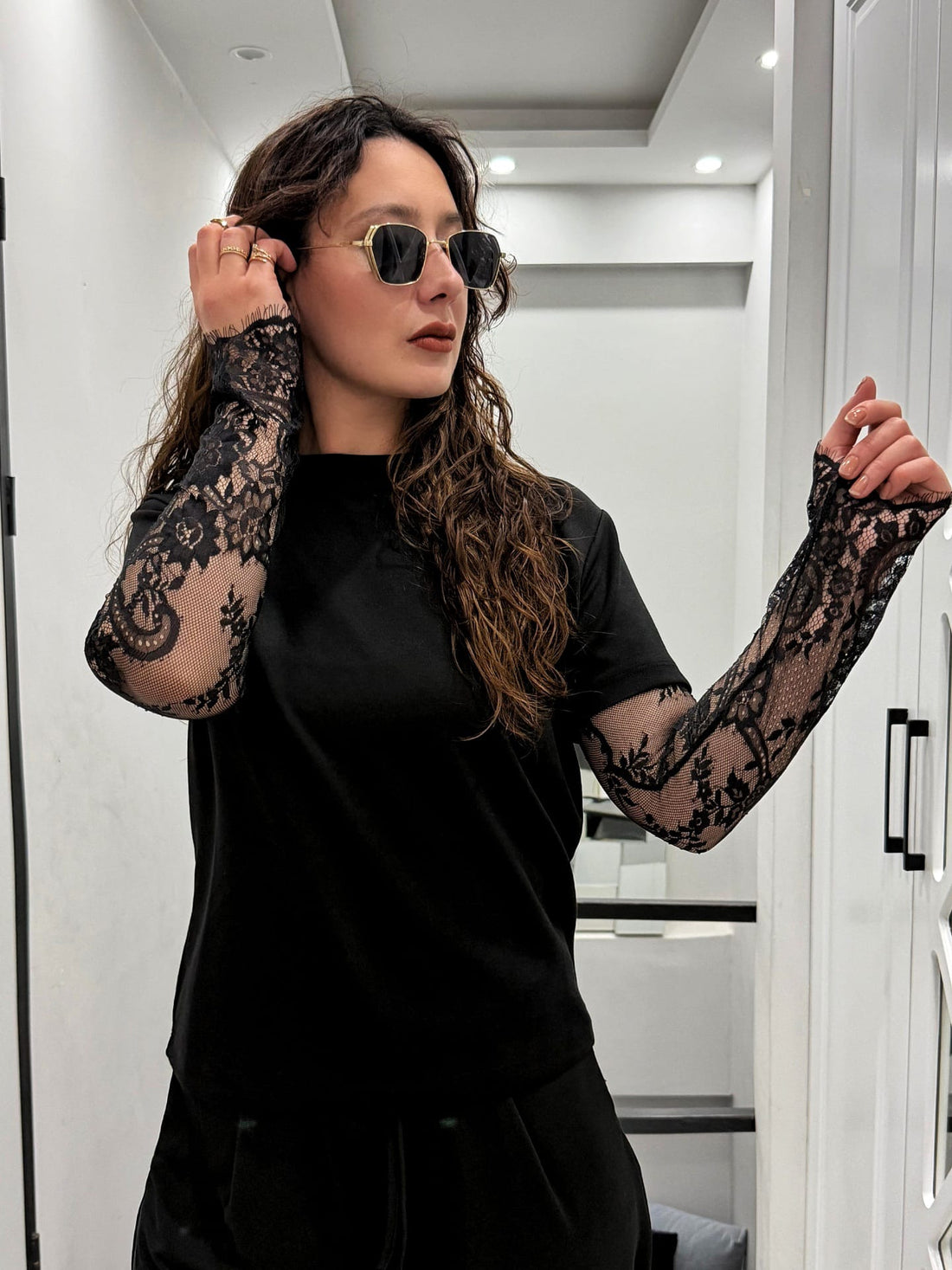 DANTEL DETAYLI TÜL KOLLU BLUZ