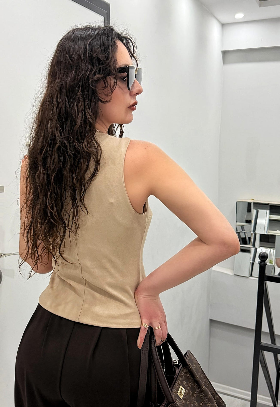 KARE YAKA DÜĞME DETAYLI LİKRALI YELEK