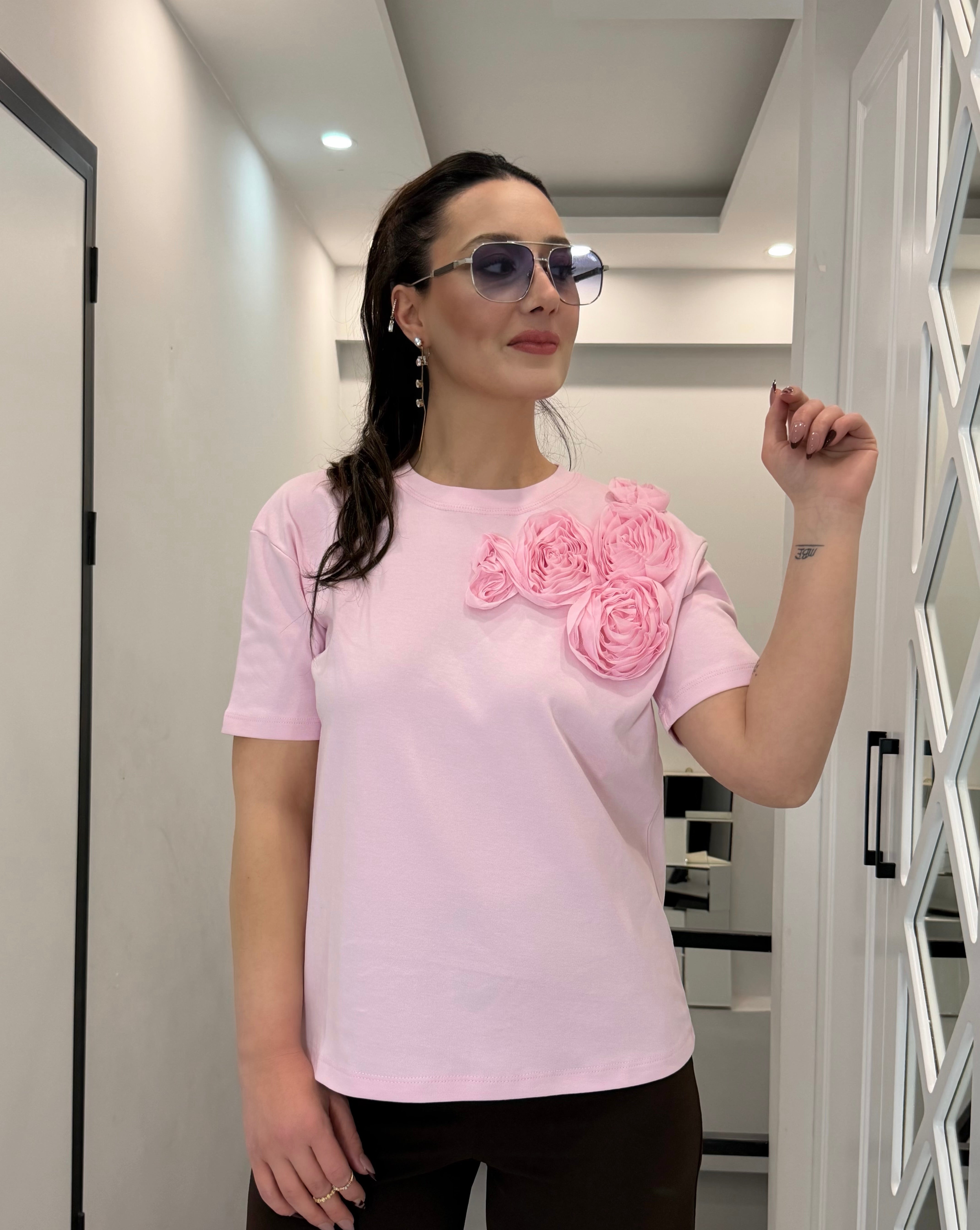 PREMİUM ÇİÇEK DETAYLI T-SHIRT