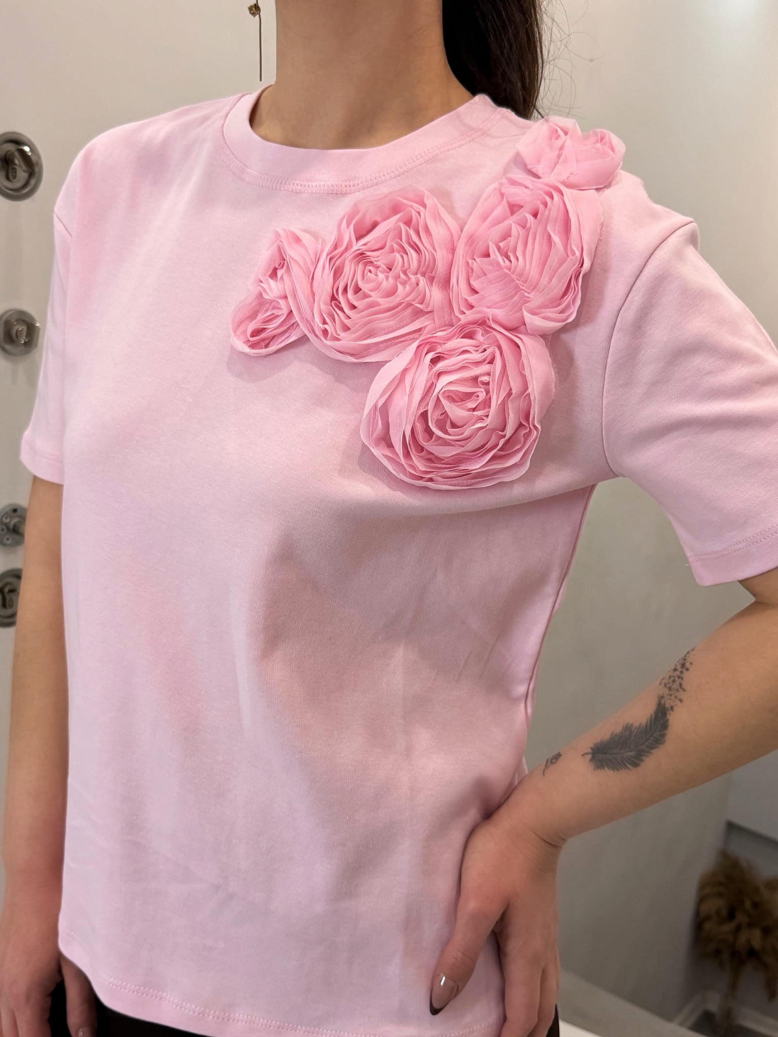 PREMİUM ÇİÇEK DETAYLI T-SHIRT