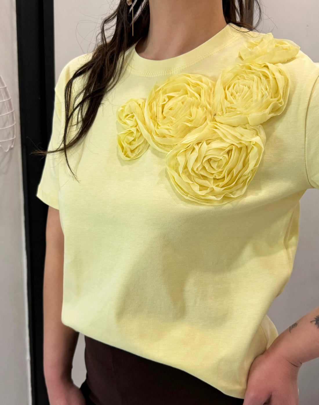 PREMİUM ÇİÇEK DETAYLI T-SHIRT