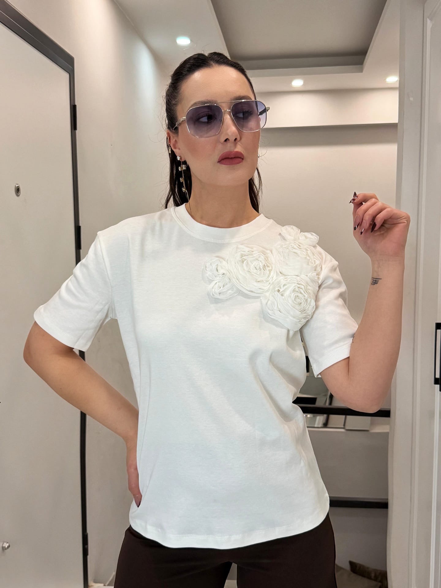 PREMİUM ÇİÇEK DETAYLI T-SHIRT