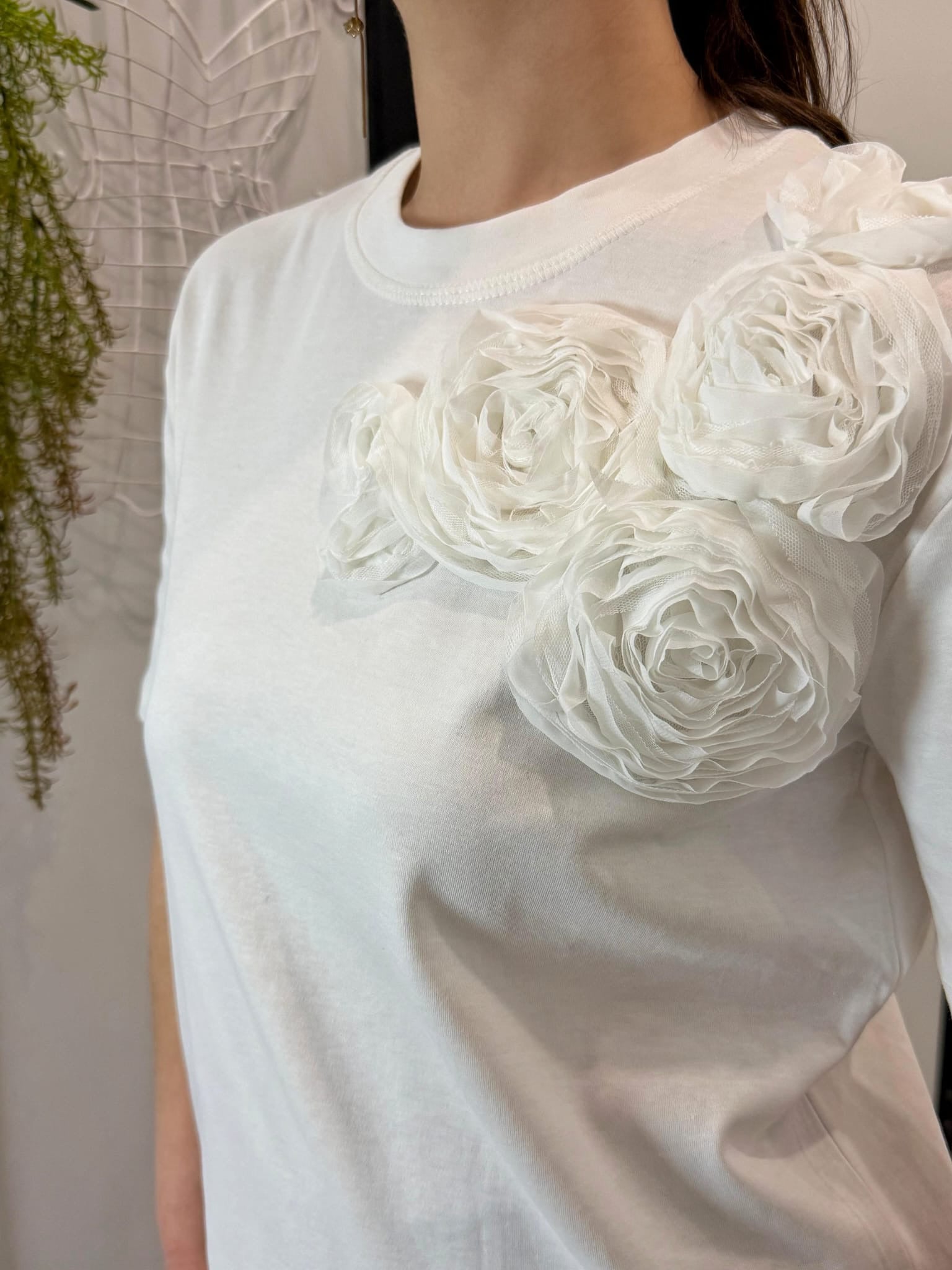 PREMİUM ÇİÇEK DETAYLI T-SHIRT