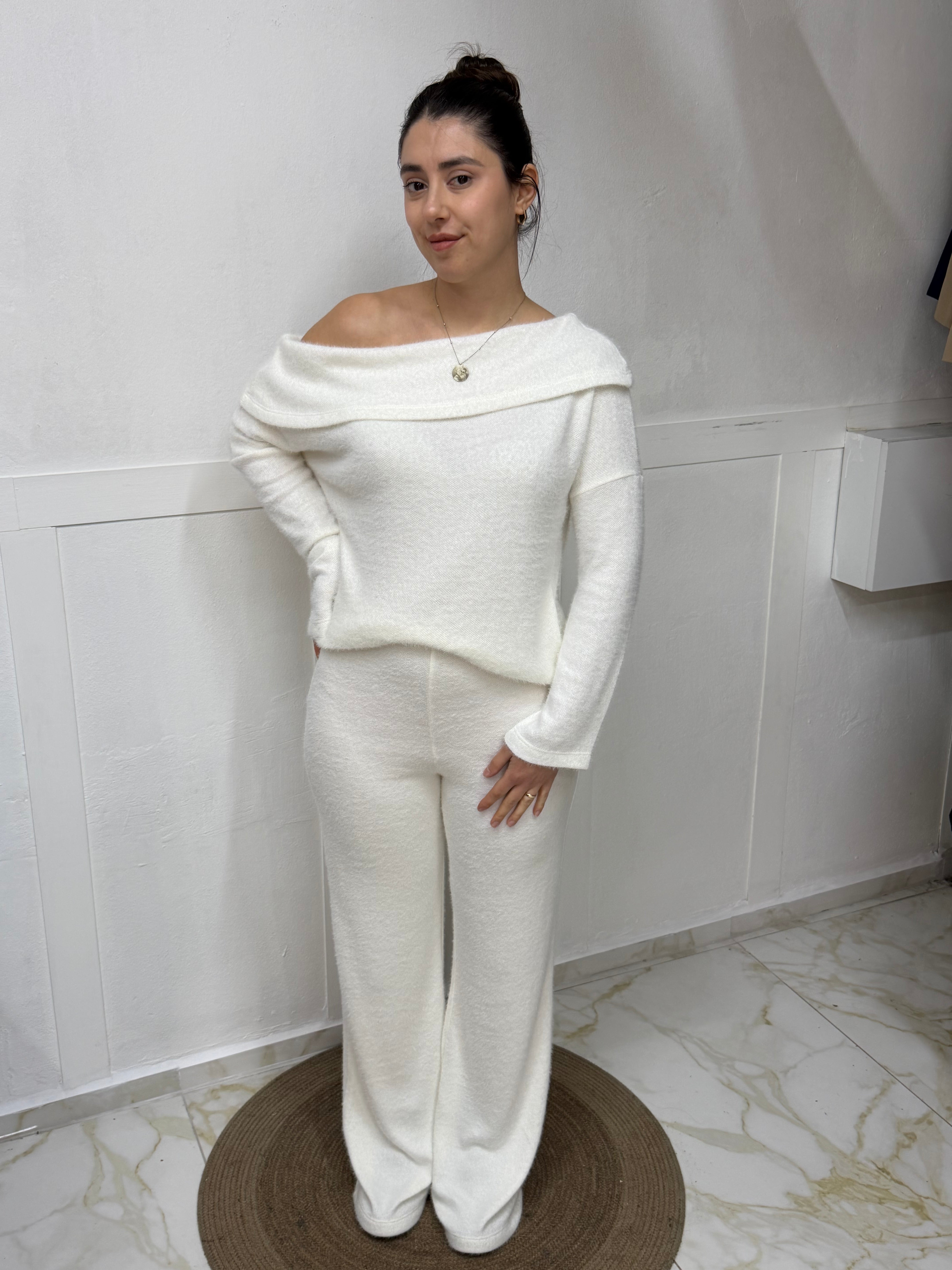 BEYAZ YUMOŞ TRİKO TAKIM