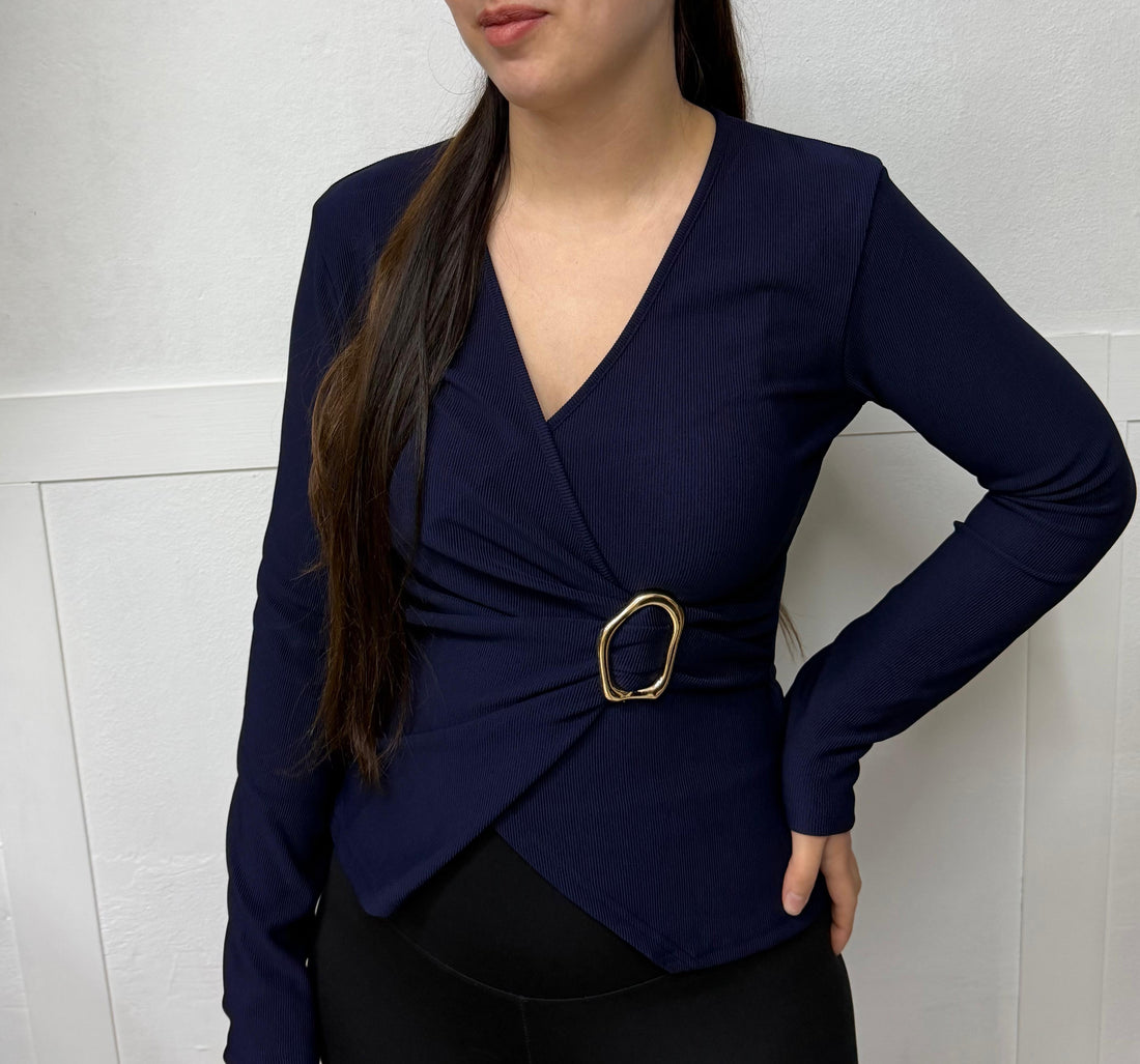 TOKA DETAYLI ŞIK VE ESNEK BLUZ