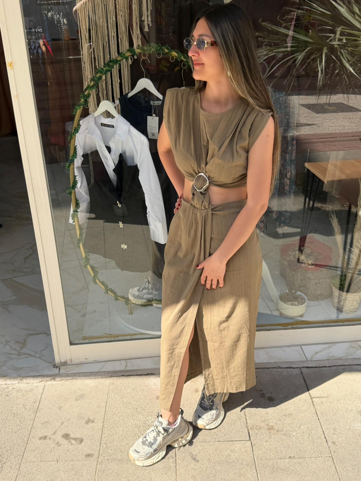 BEL DETAYLI ŞIK VE ZARİF KETEN ELBİSE