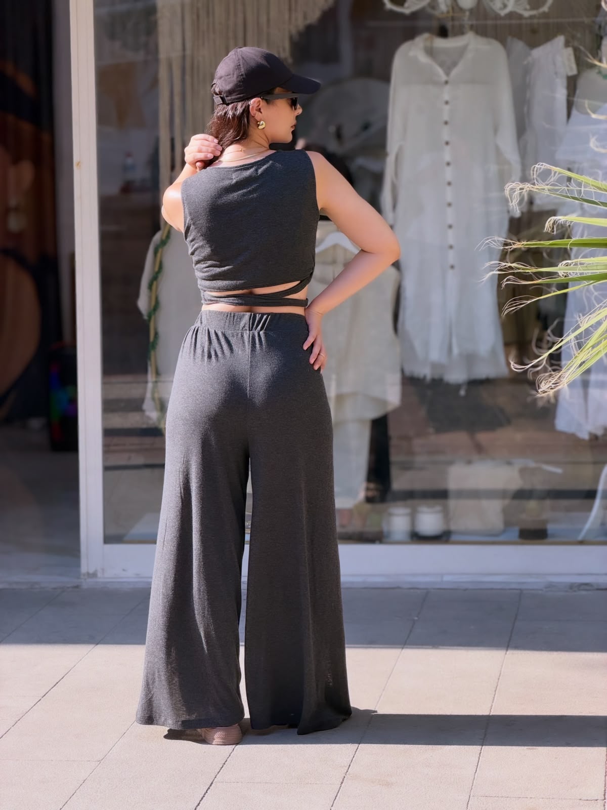 Antrasit Bağlamalı Crop Bluz & Yırtmaç Detaylı Bol Paça Pantolon Takımı