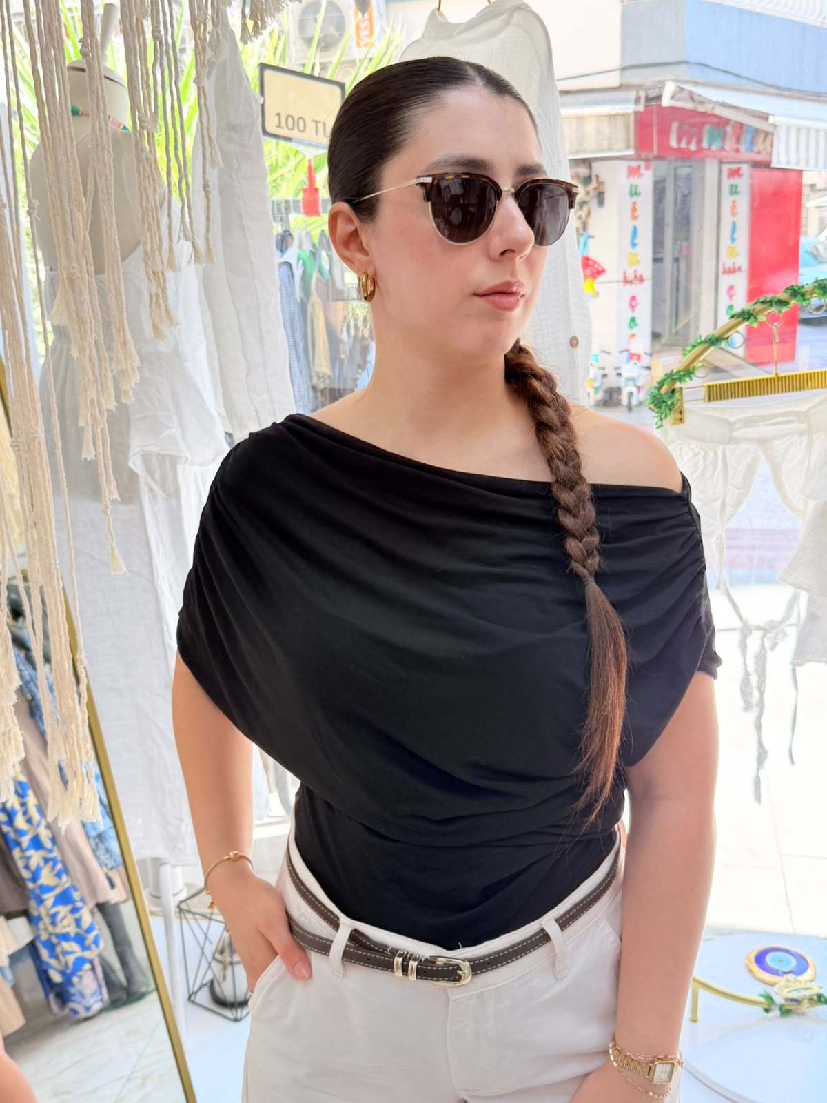 Siyah Renk Pamuklu Drapeli Bluz
